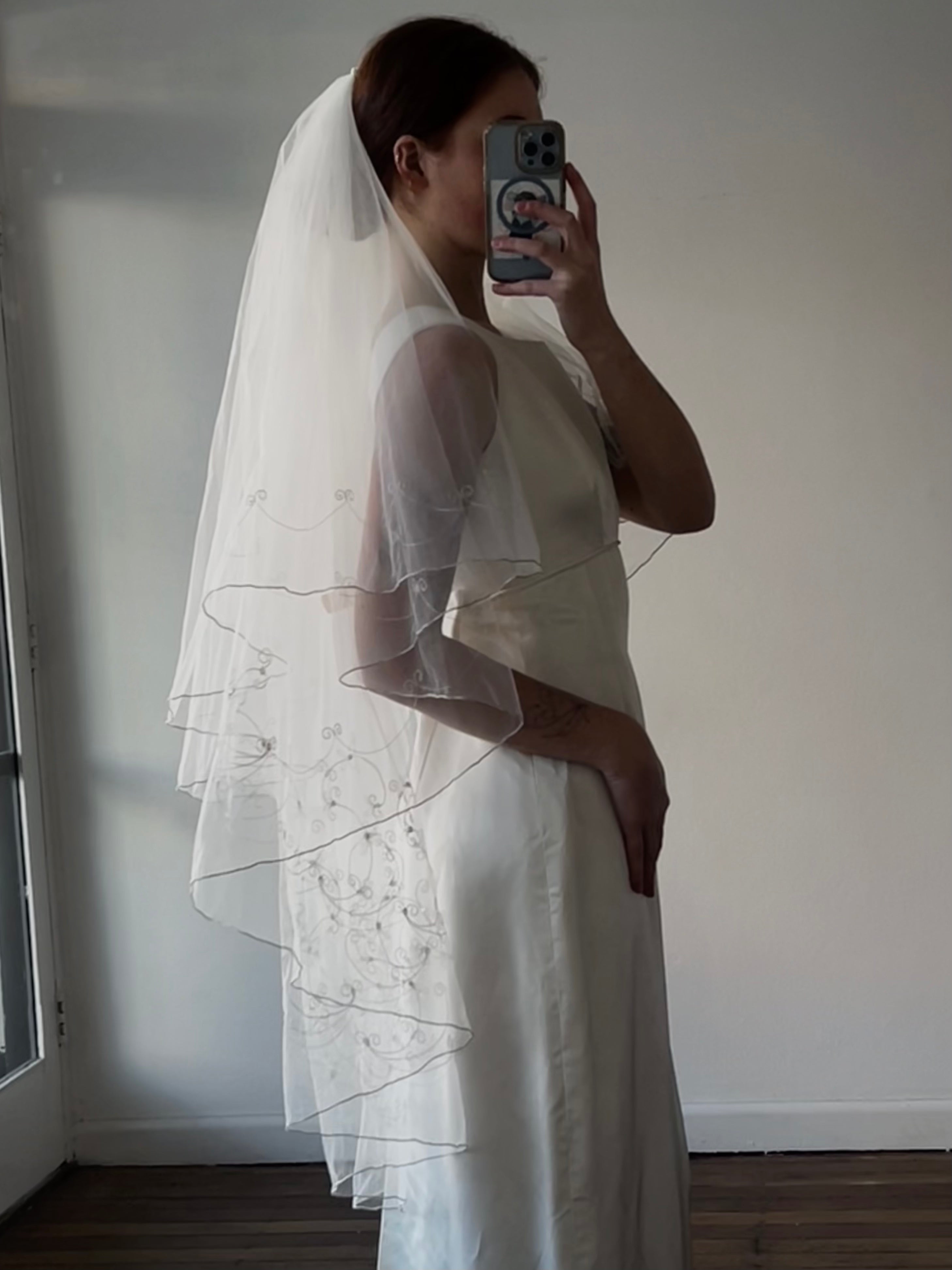 90s Silver Embroidery Fingertip Veil with Blusher
