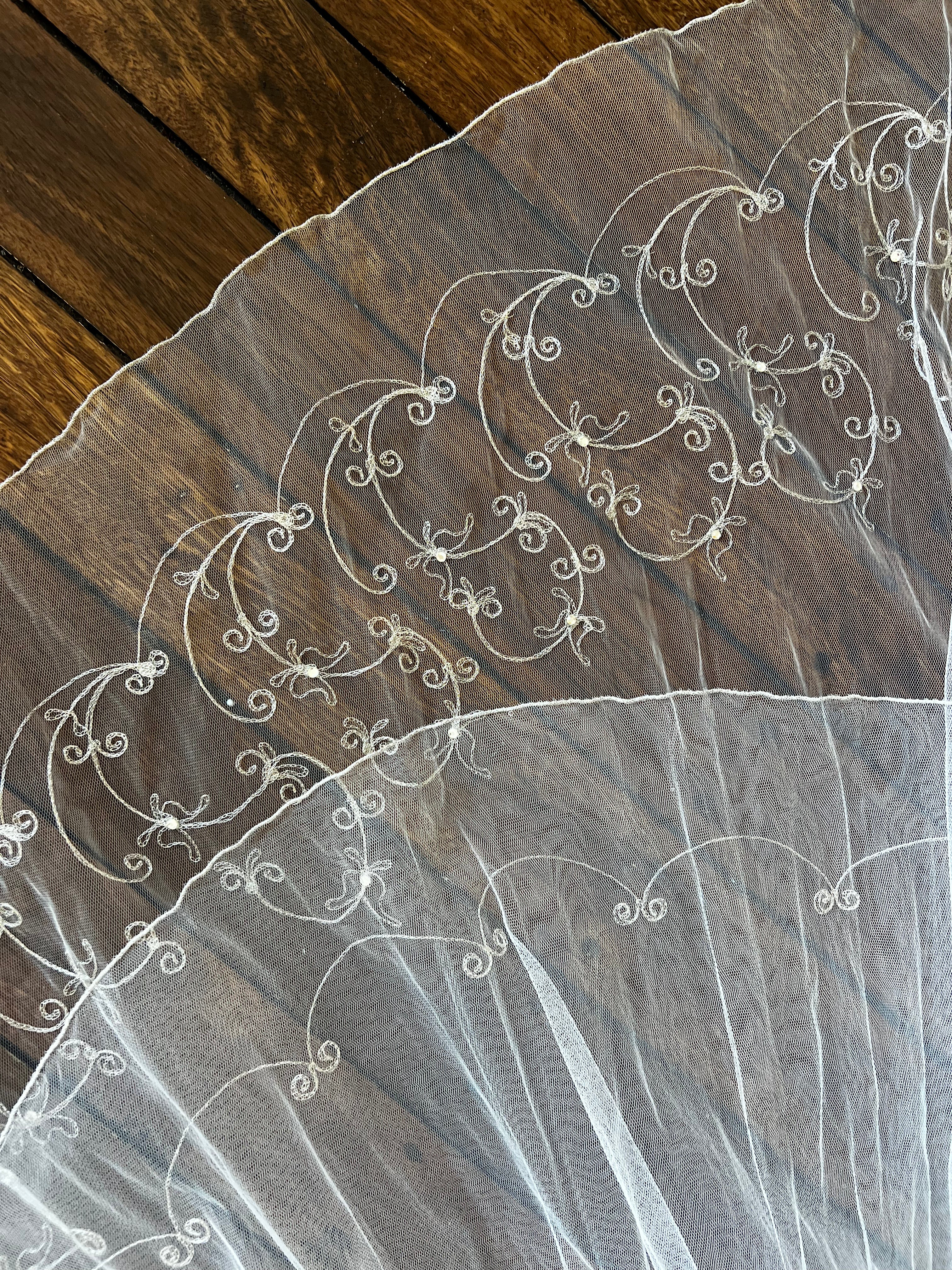 90s Silver Embroidery Fingertip Veil with Blusher
