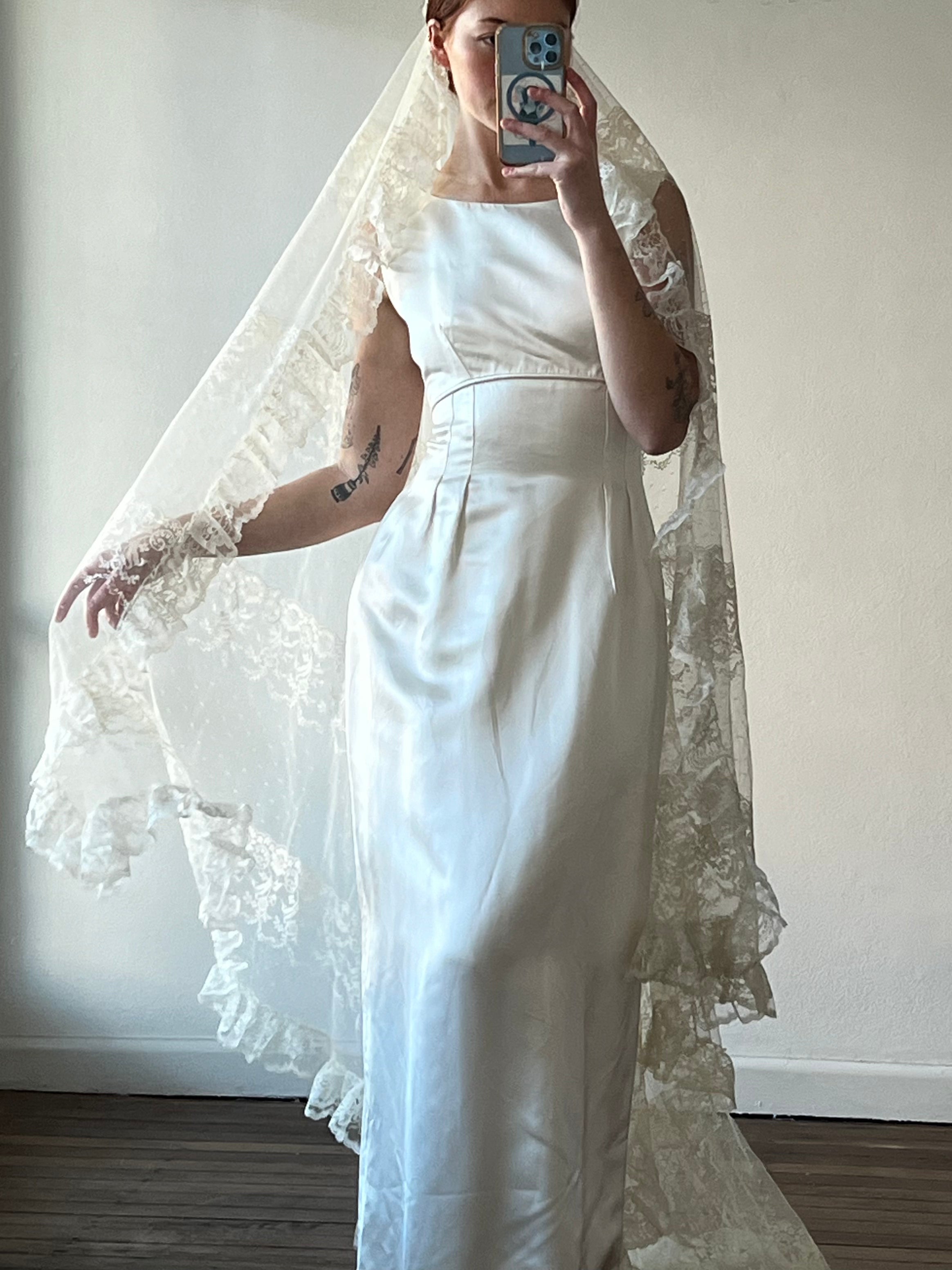 70s Lyon Lace Ruffle Trim Angel Cut Chapel Veil