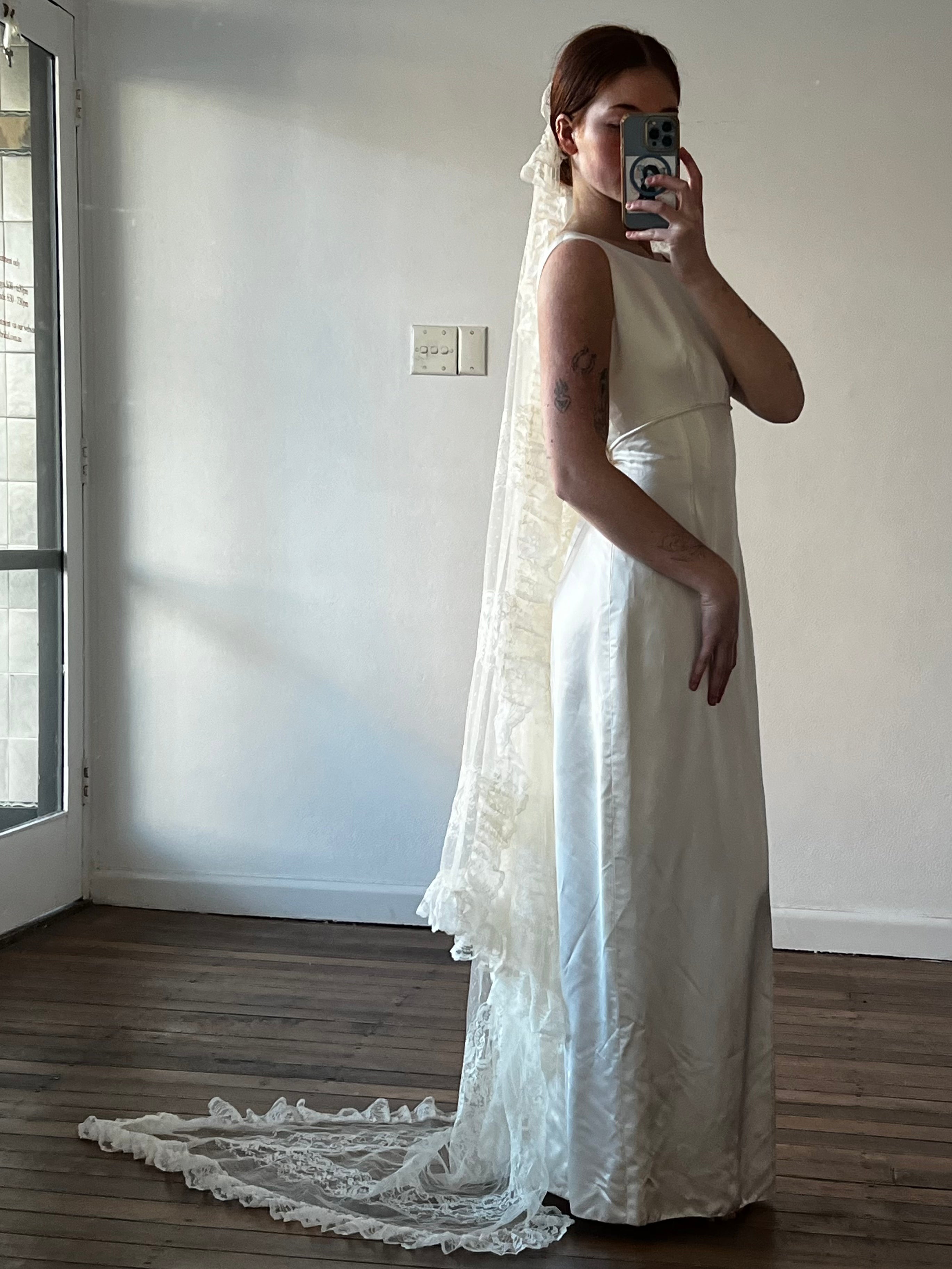 70s Lyon Lace Ruffle Trim Angel Cut Chapel Veil