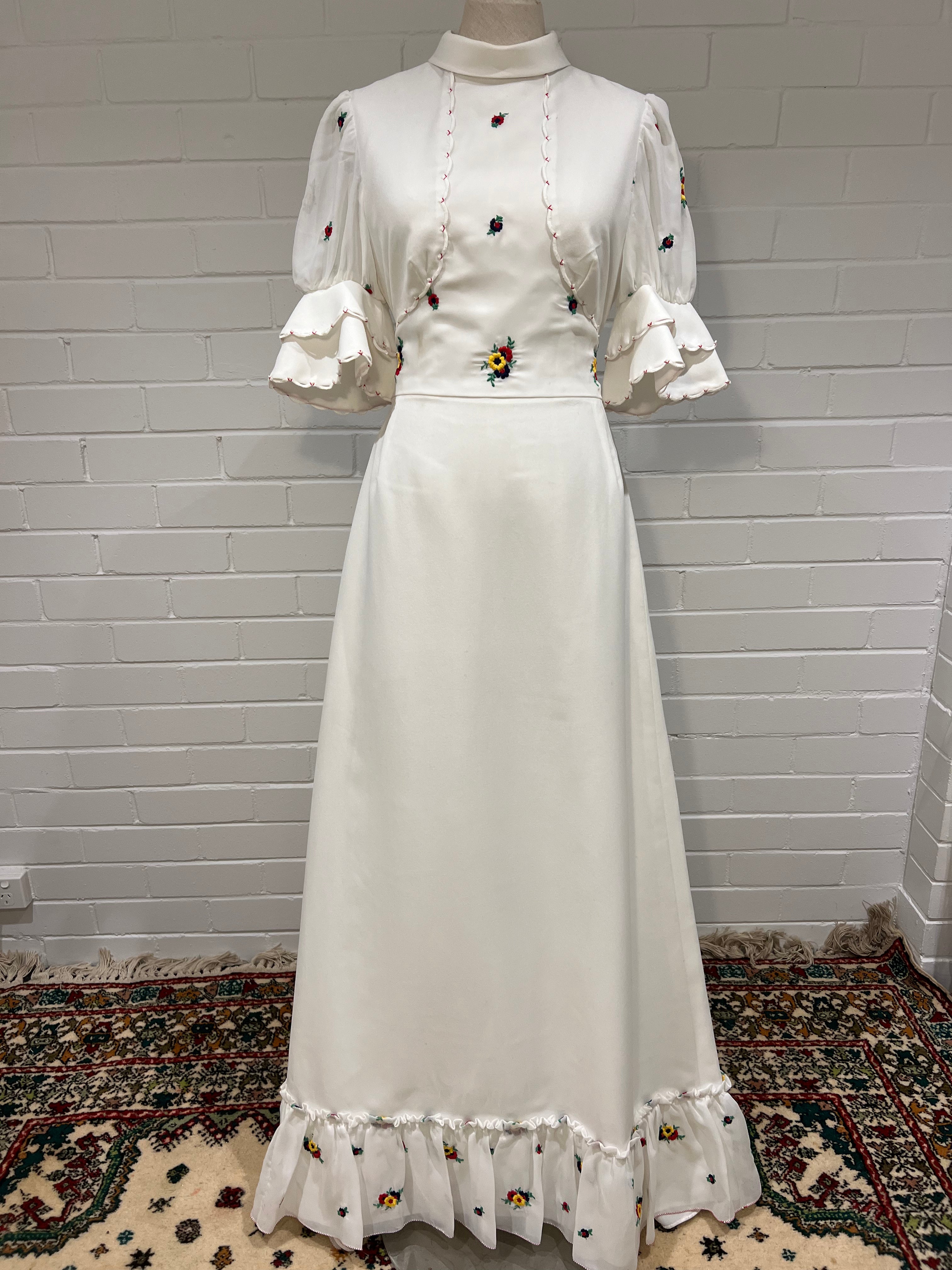 swedish embroidered dress 1938 Color Print Leksand Sweden Girls Traditional Costume Dress Historical XGGD4
