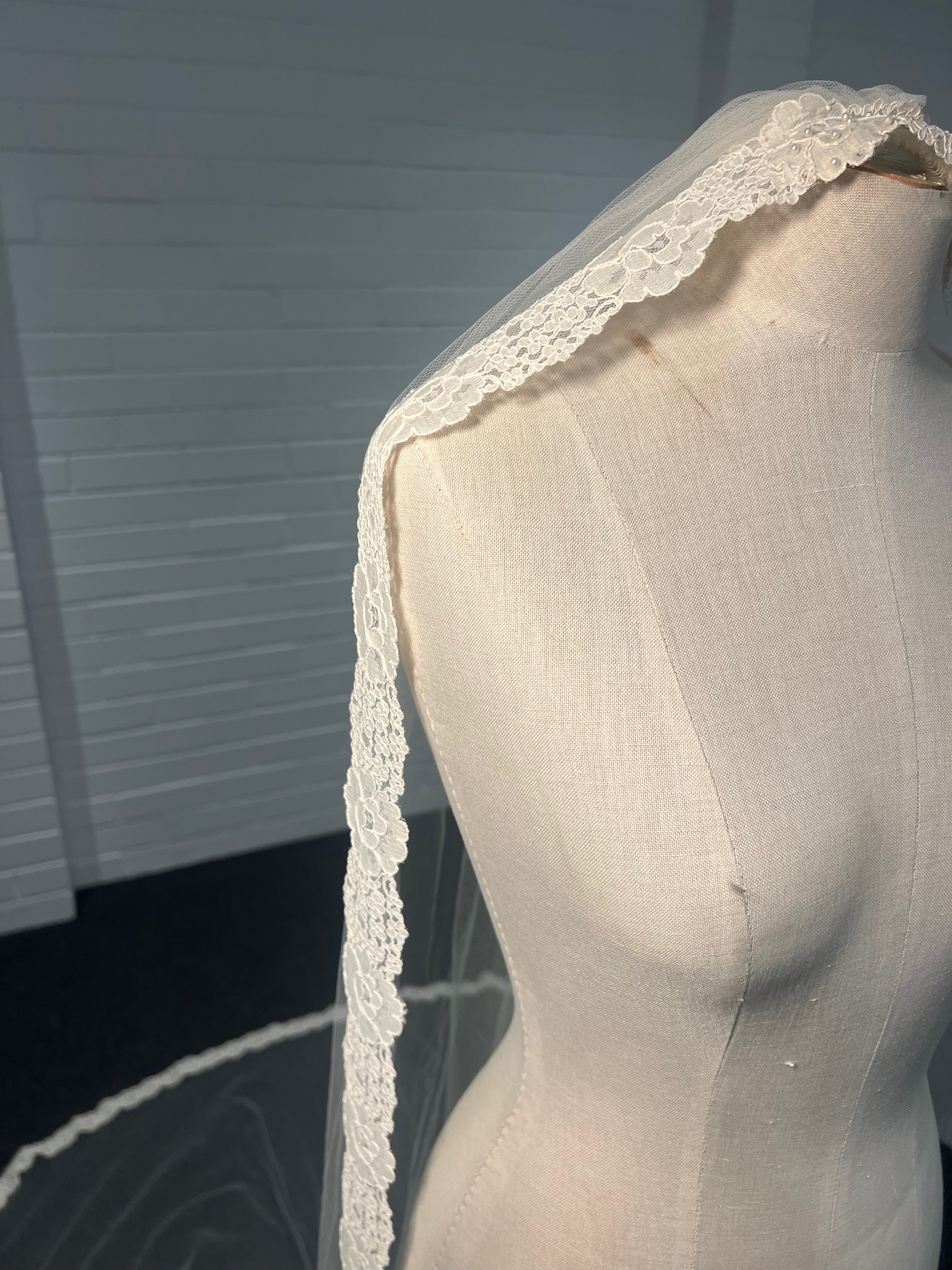 50s Lace Mantilla Cathedral Veil