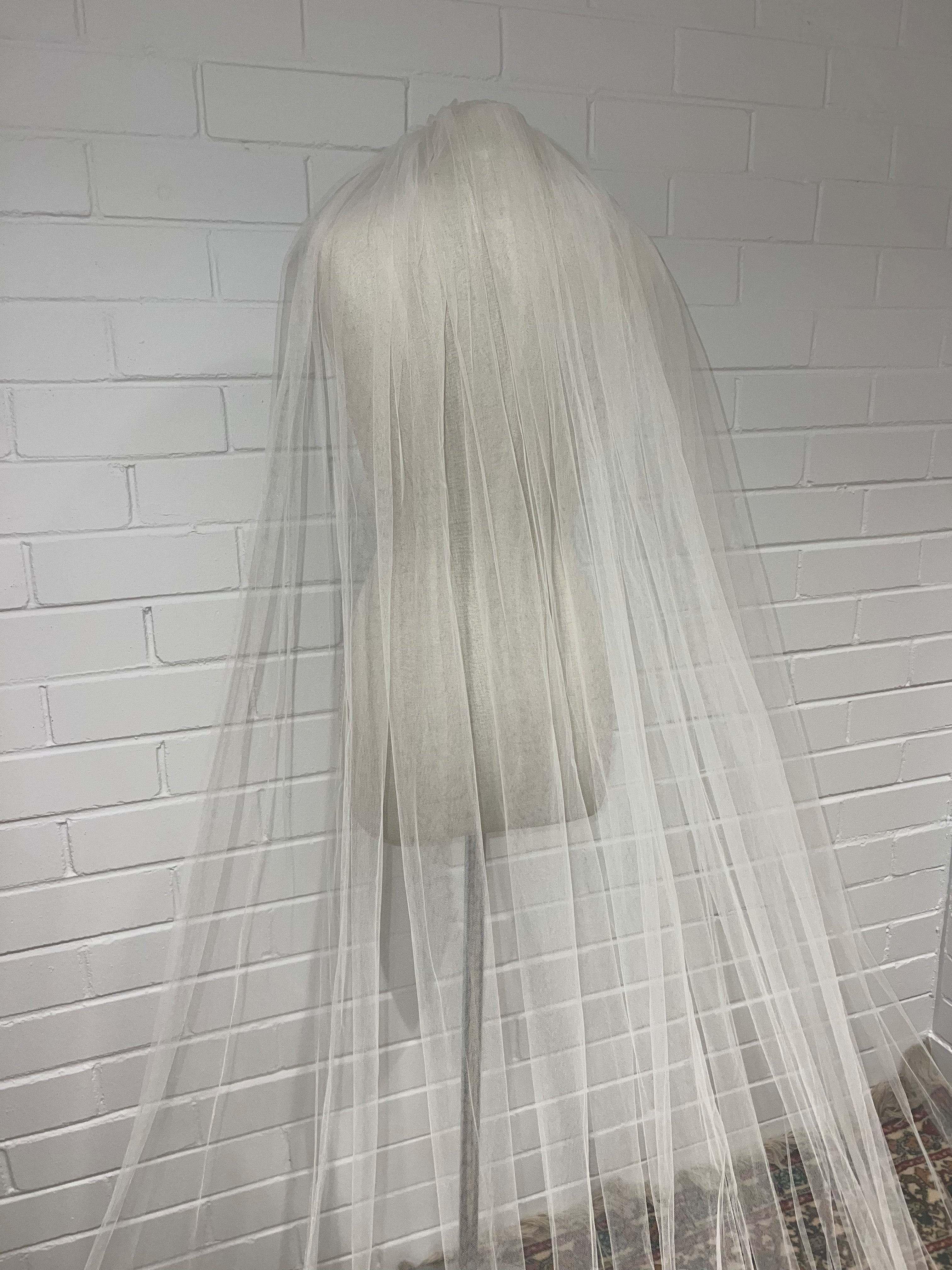 70s Single-tier Cathedral Veil