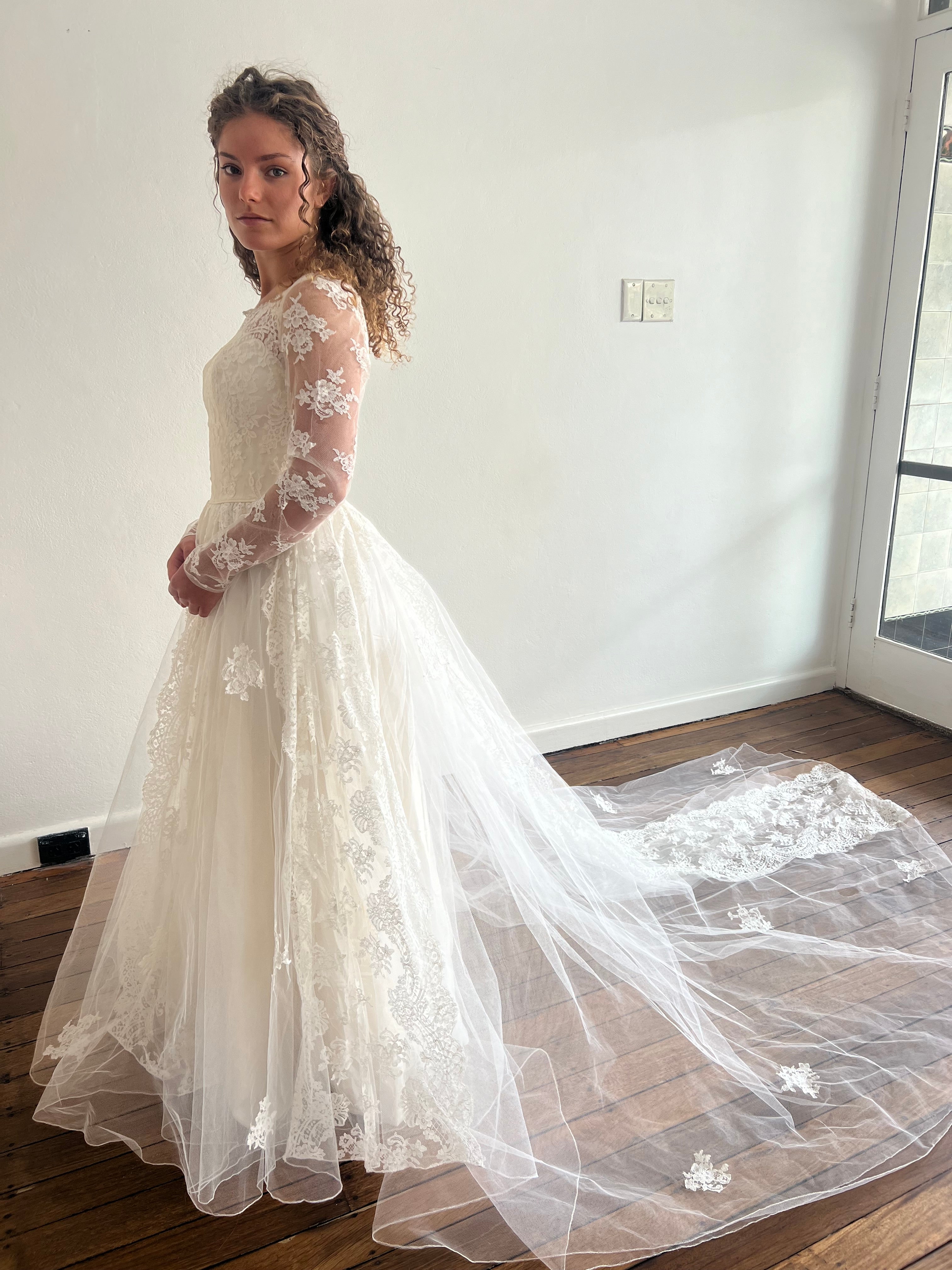 50s Lace Detail Mock-neck Ballgown