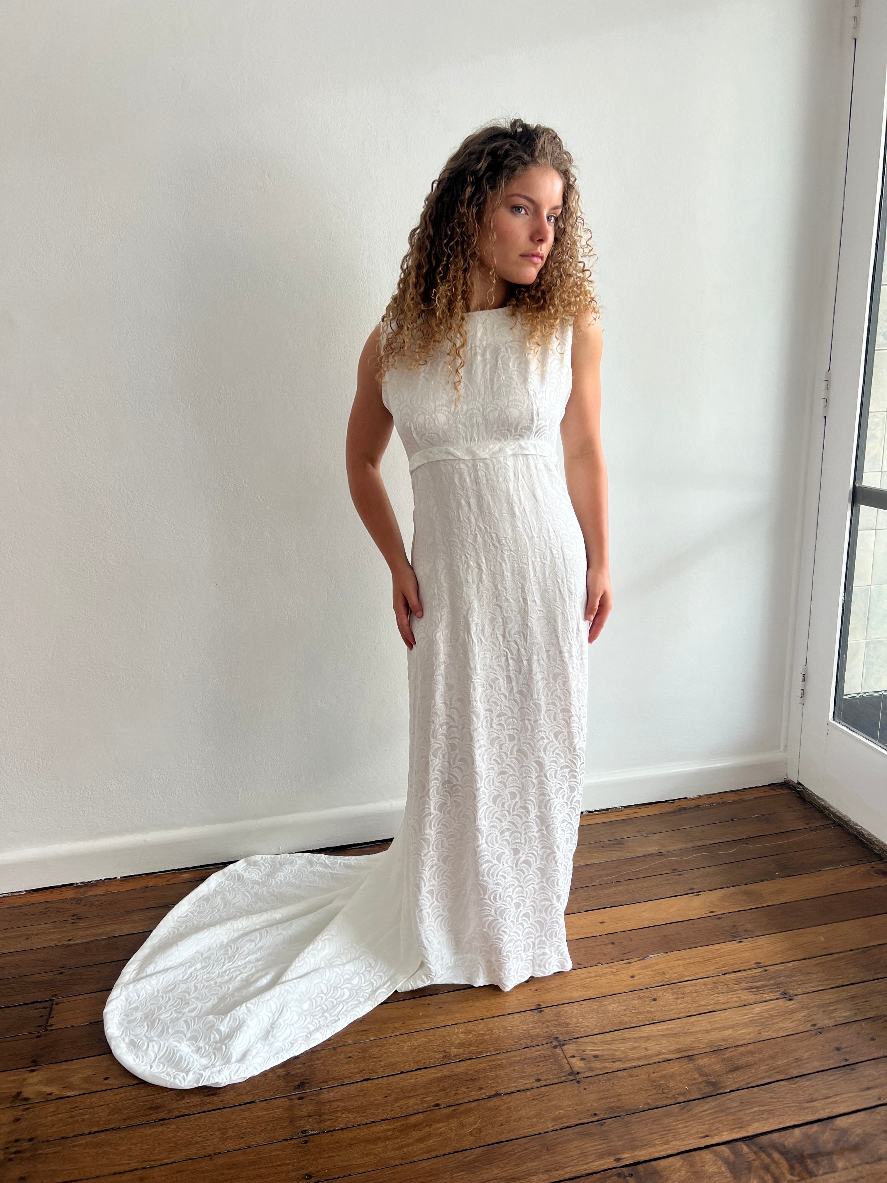 60s Boat-neck Dress with Detachable Train