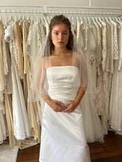90s Pearl Detail Waltz Veil