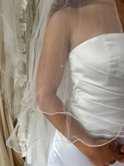 90s Pearl Detail Waltz Veil