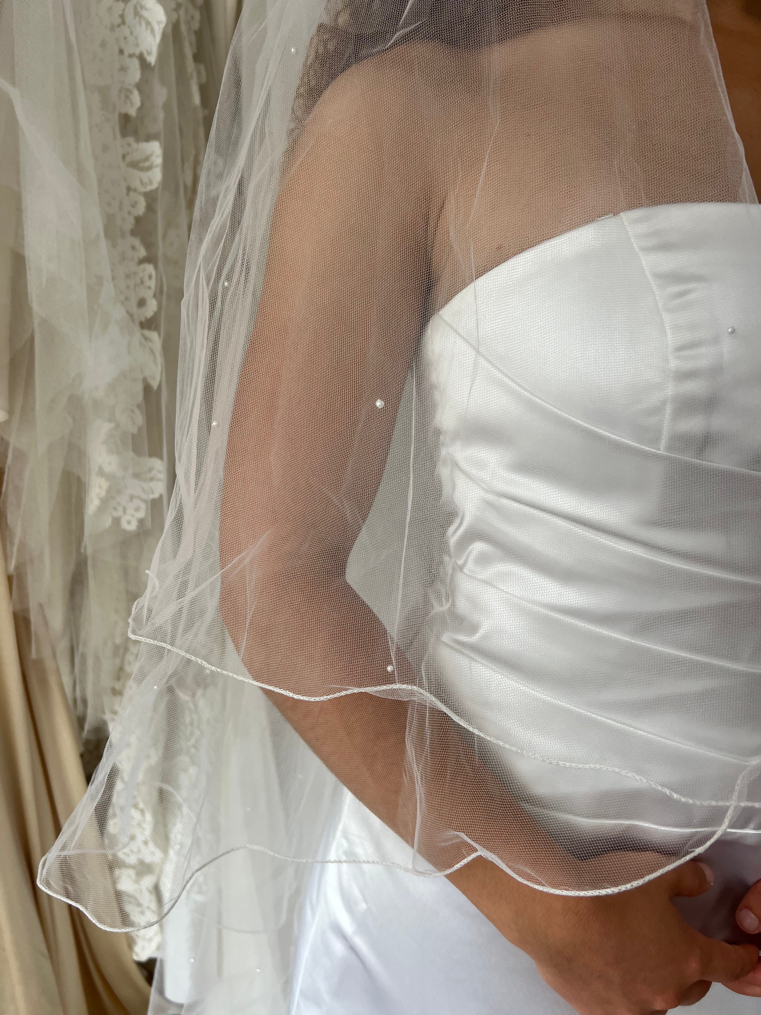 90s Pearl Detail Waltz Veil