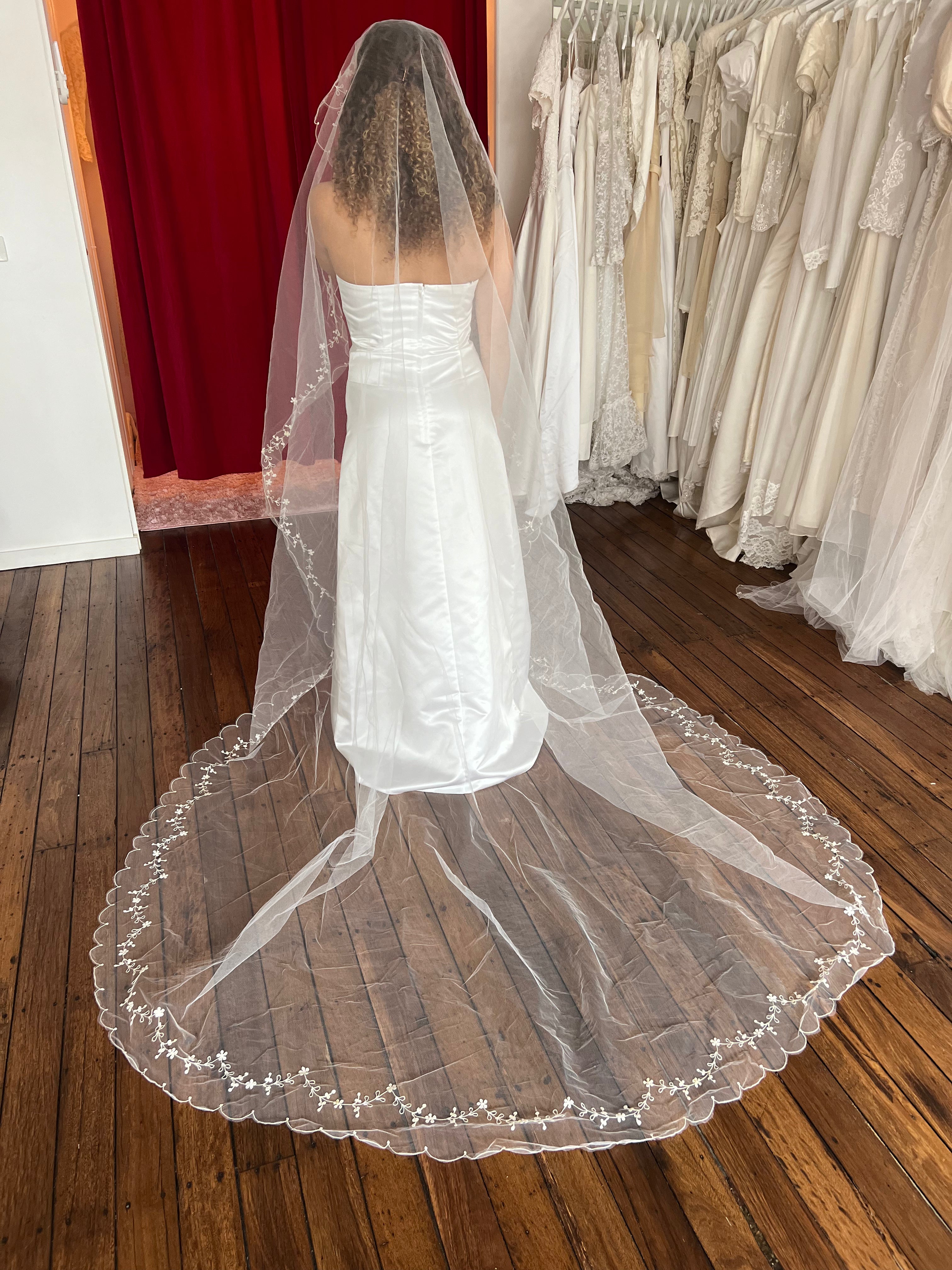 70s Scalloped Trim Chapel Mantilla