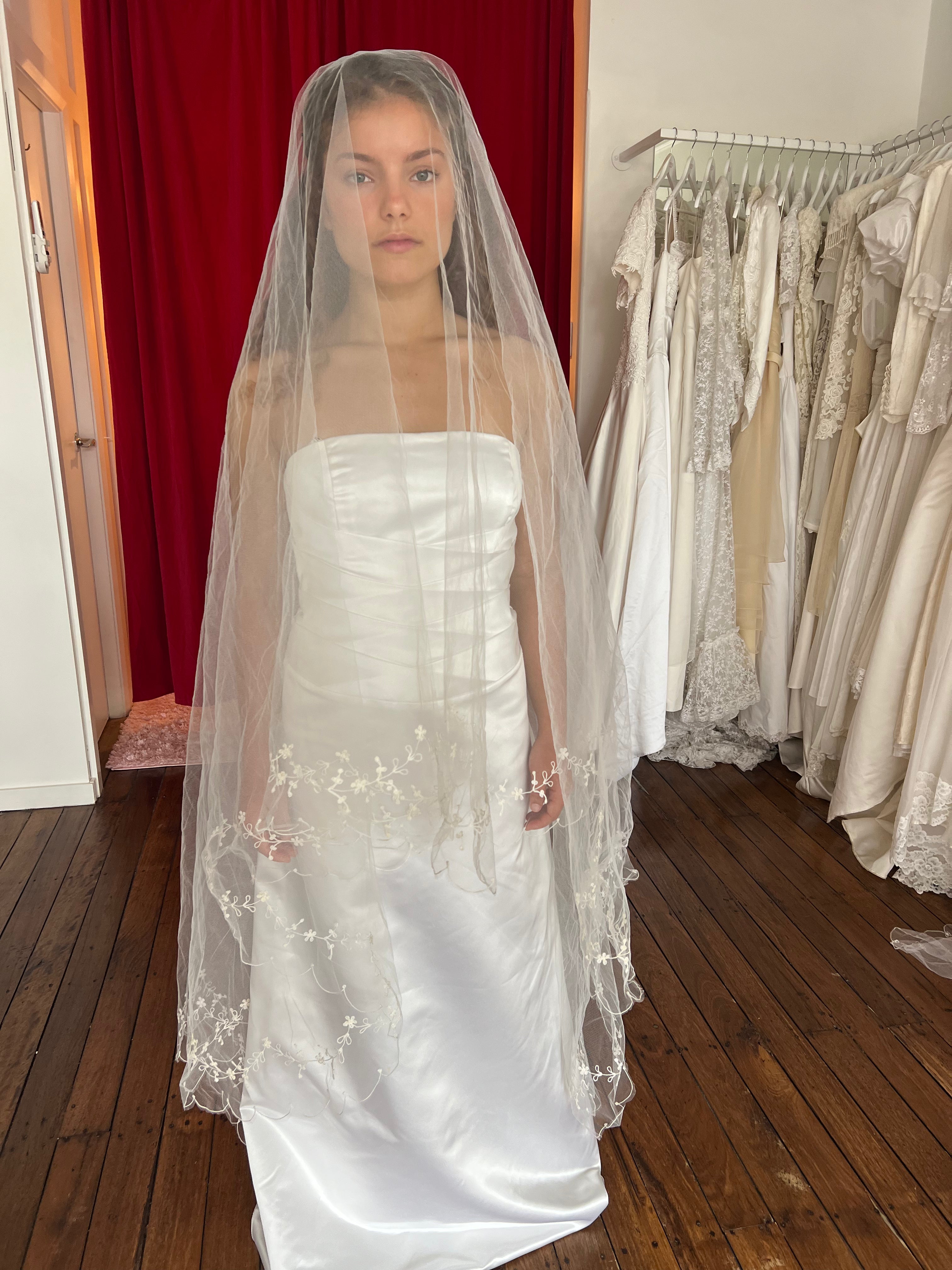70s Scalloped Trim Chapel Mantilla