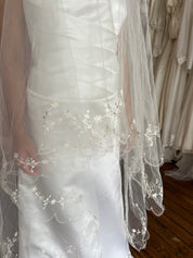 70s Scalloped Trim Chapel Mantilla