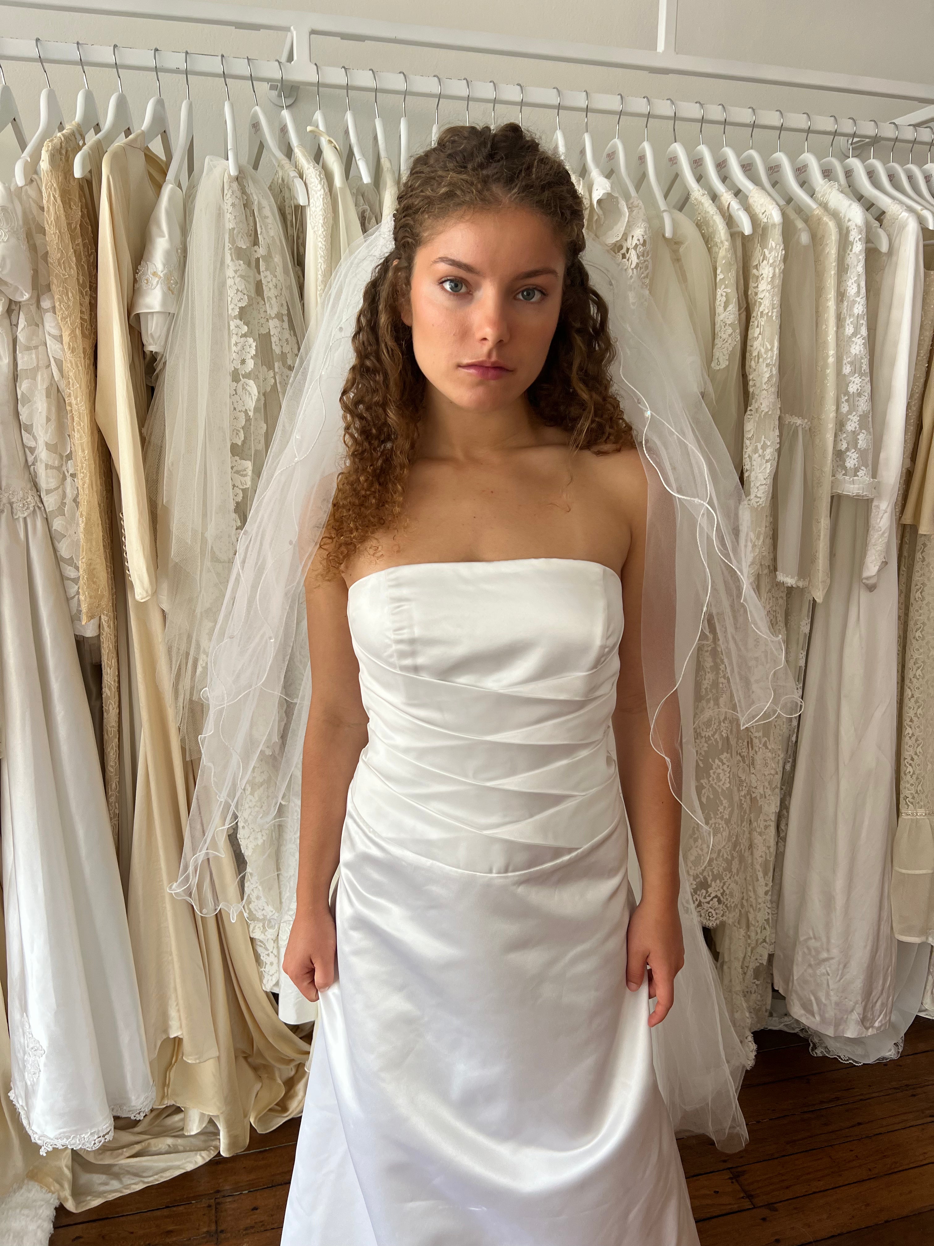 90s Three-Tier Finger-tip Lettuce Trim Veil