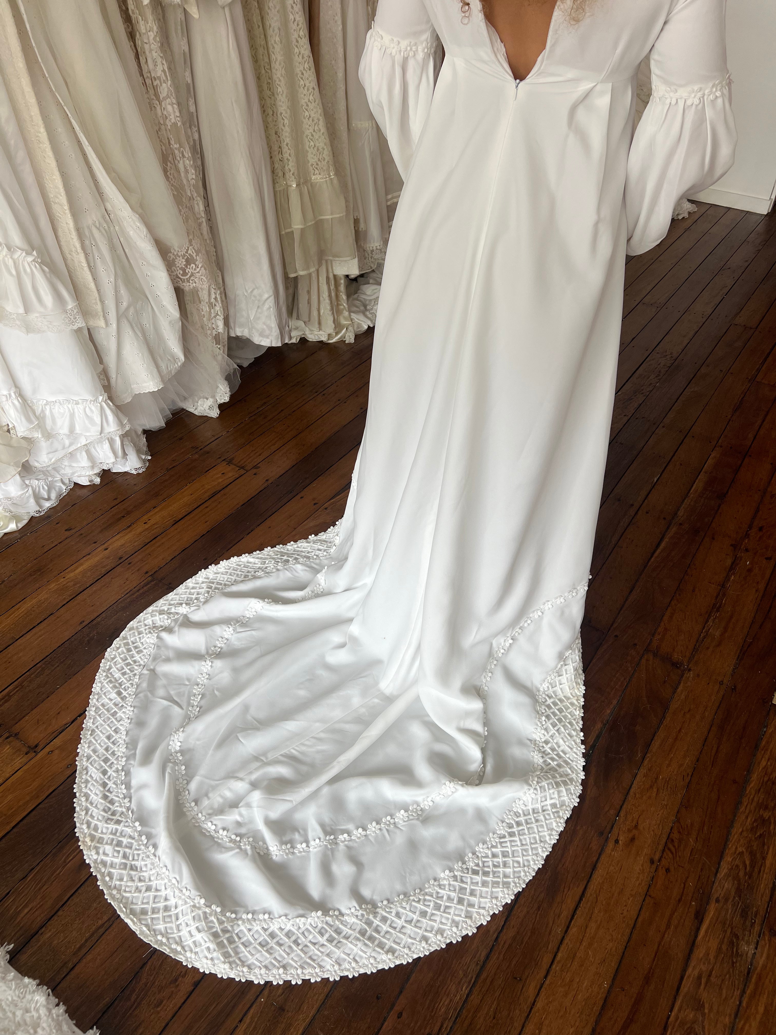 70s Daisy Lace Bishop Sleeve Dress